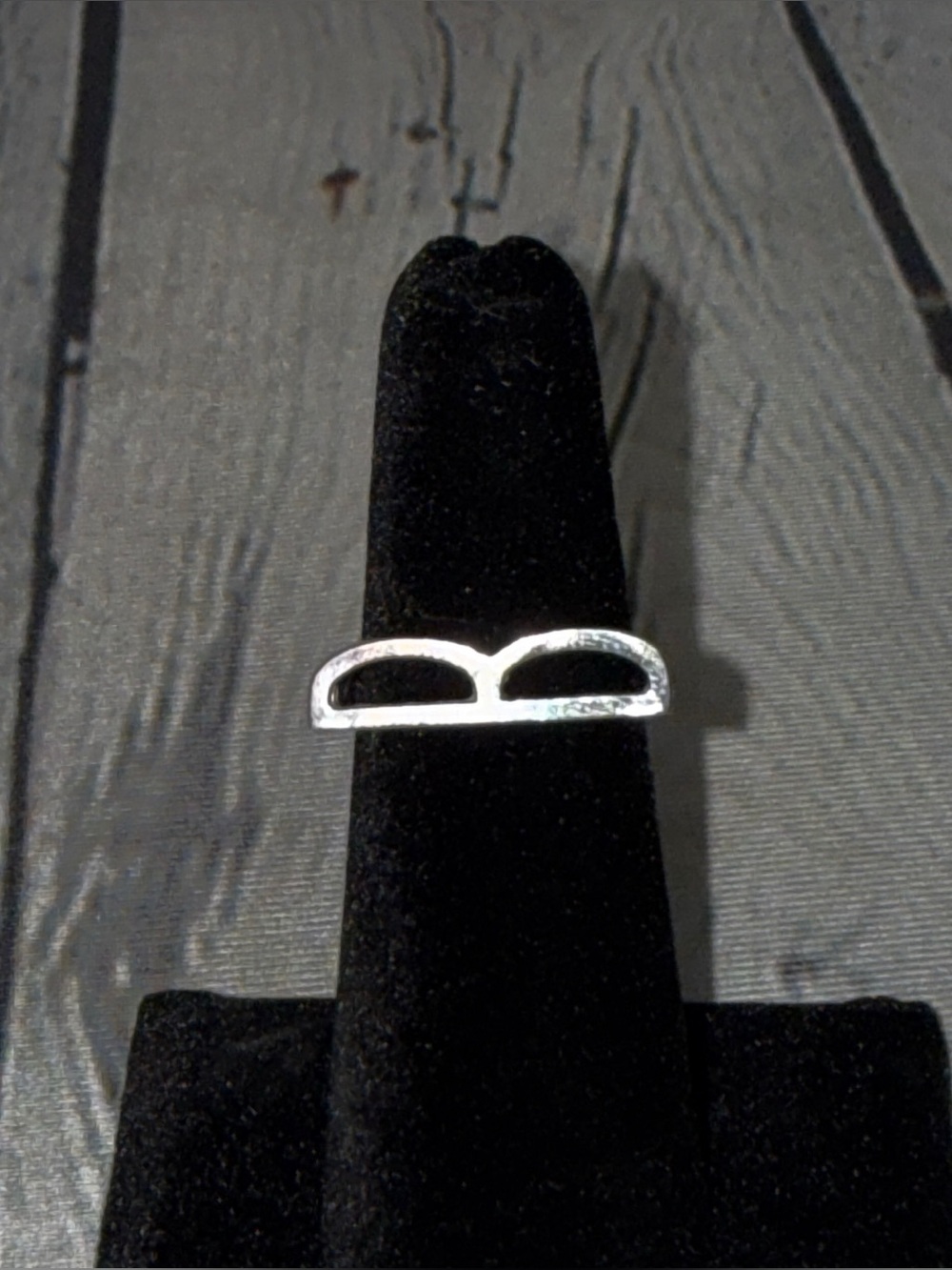 Alphabet B Ring - Picture 2 of 6